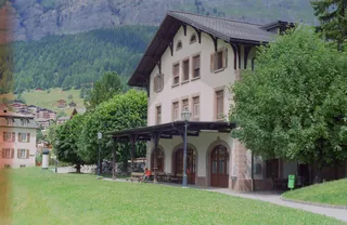 Leukerbad : Ex station building of the LLB ; MOB railcar, ex BDe 4/4 28 in Montbovon ; snowplow X 10 of the MOB, tpf tractor 12 ; BDe 4/4 142 in new dress ; Vitznau-Rigi steam loco 17 ; Ballwil with train 6033, Bt 906 at 11:35 in Ballwil ; train 6044 to Lenzburg in Hochdorf at 12:32, NPZ (16.07.2002-27.07.2002)