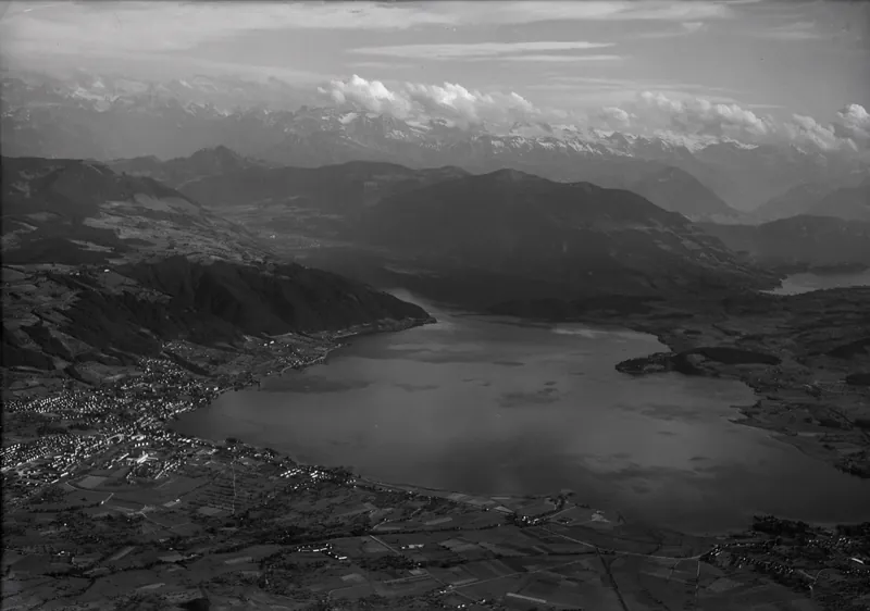 Train with lake and Rigi (05.07.1956)