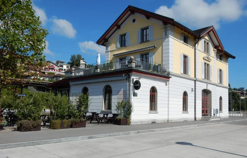 Küssnacht am Rigi, Bahnhofstrasse, SBB railroad site with signal box and toilet block (08.09.2015)
