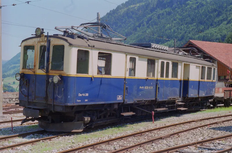 Leukerbad : Ex station building of the LLB ; MOB railcar, ex BDe 4/4 28 in Montbovon ; snowplow X 10 of the MOB, tpf tractor 12 ; BDe 4/4 142 in new dress ; Vitznau-Rigi steam loco 17 ; Ballwil with train 6033, Bt 906 at 11:35 in Ballwil ; train 6044 to Lenzburg in Hochdorf at 12:32, NPZ (16.07.2002-27.07.2002)