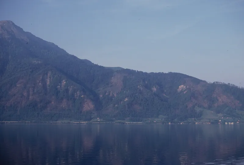 Küssnacht SZ, northeast view of Rigi with Rigi north ridge, in the foreground Ober Immensee and Lake Zug (18.05.1993)