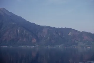 Küssnacht SZ, northeast view of Rigi with Rigi north ridge, in the foreground Ober Immensee and Lake Zug (18.05.1993)