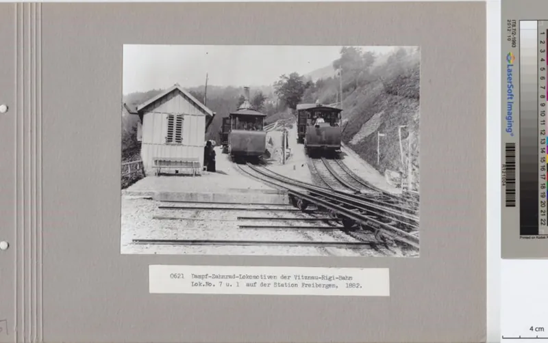 Vitznau- Rigi -Bahn H 1/2, Betriebsnummer 7, Fabriknummer 1, Ordre 1, Dampf-Zahnrad-Lokomotiven auf der Station Freibergen (ca. 1873)