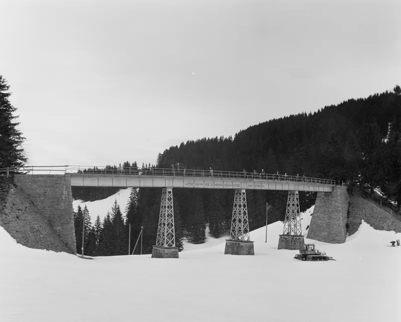 Rigi, cross country skier, viaduct (5/1978)