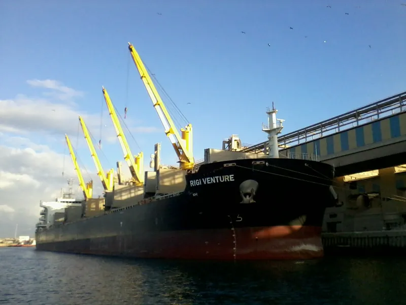 Navire RIGI VENTURE à quai (2017-01-18)