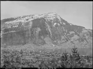 Arth SZ, northeast view of the Rigi with the Rigi north ridge, in the foreground Oberarth, Arth and Lake Zug, 1907 (1992)