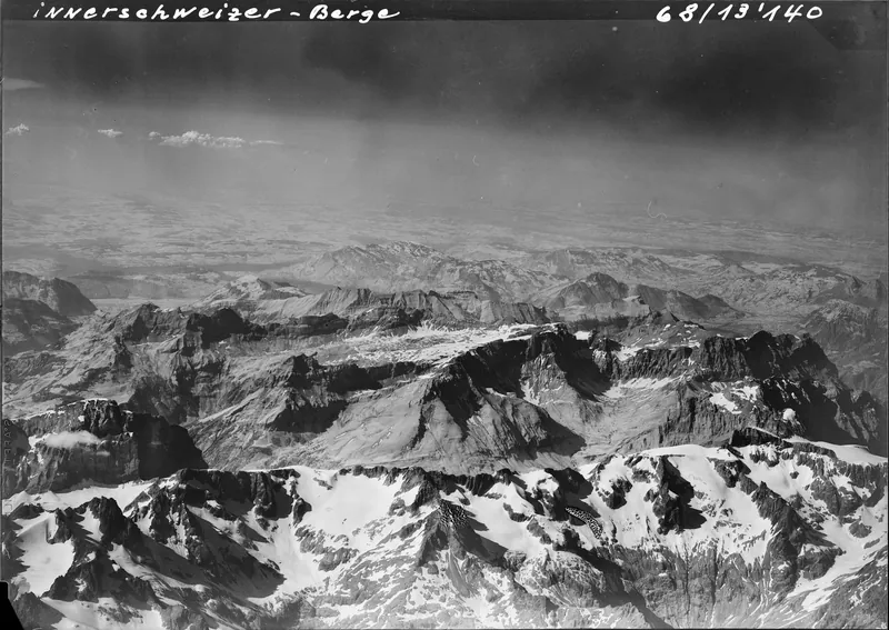Central Swiss mountains, Urirotstock, Schwalmis, Rigi, Mythen (03.07.1968)