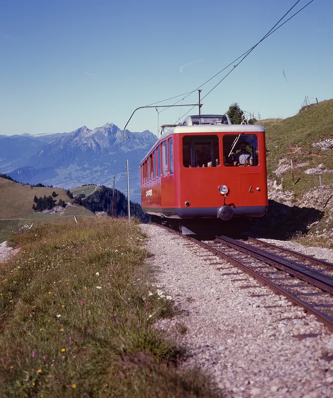 Between Rigi-Staffel and Rigi-Staffelhöhe, Vitznau-Rigi Railway (VRB) Bhe 2/4 railcar No. 4 (1975)