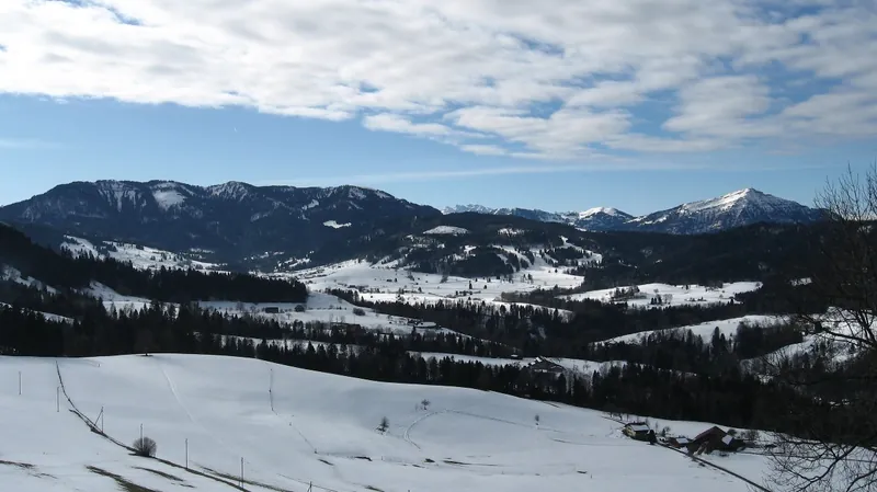 Rossberg (rechts Rigi) von Norden (2010-02-25)