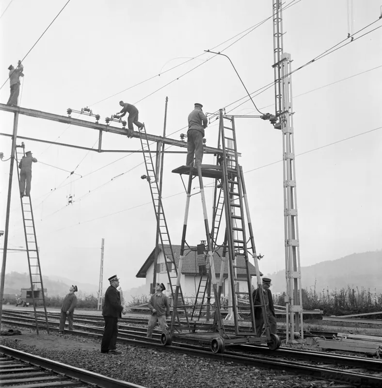 Fahrleitungsjochauswechslung in Küssnacht am Rigi (25.10.1951)