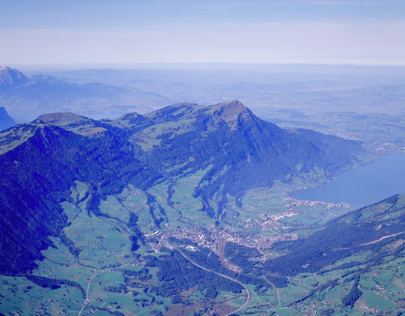 Goldau, with the Arth-Goldau, Oberarth, Arth, and Rigi train stations (21.09.2007)