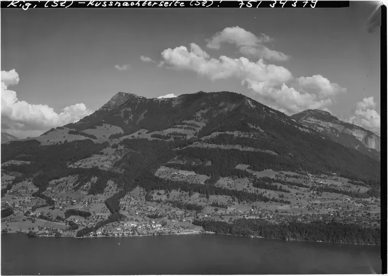 Rigi Massif SZ, overviews and partial views from the direction of Küssnacht am Rigi SZ with Seebodenalp (20.08.1975)