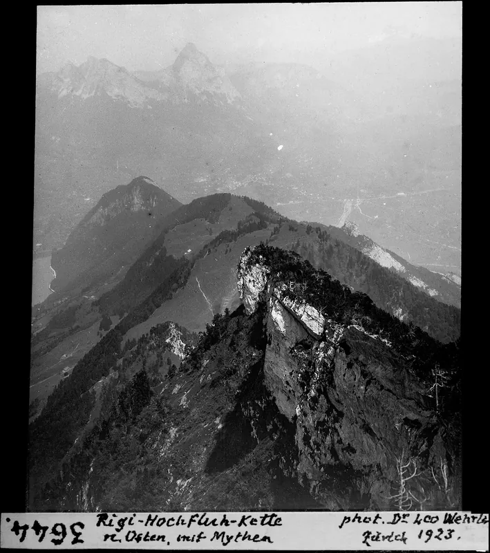 Rigi-Hochfluh chain to the east with Mythen (1923)