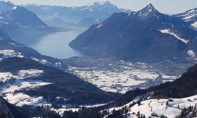 Brunnen and Lake Lucerne as seen from Chli Schijen (2019-02-17 15:10:55)