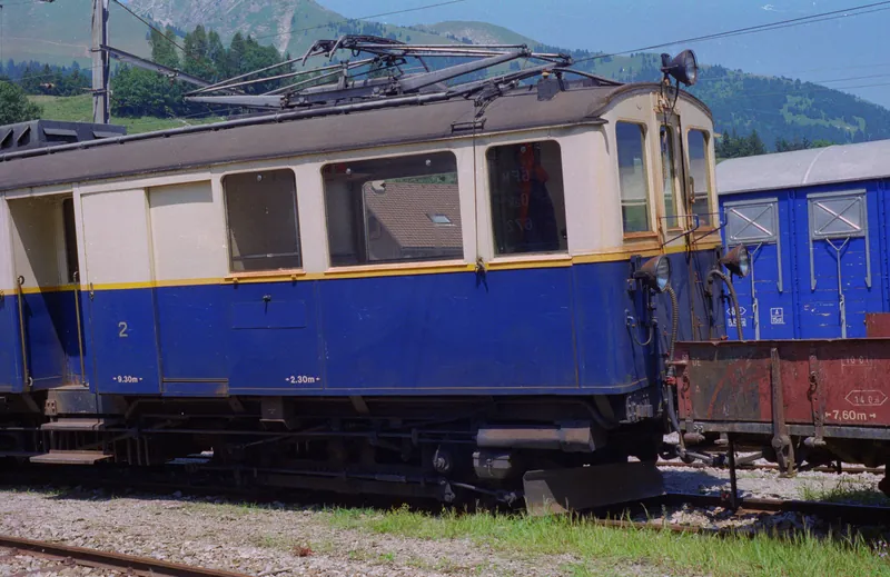 Leukerbad : Ex station building of the LLB ; MOB railcar, ex BDe 4/4 28 in Montbovon ; snowplow X 10 of the MOB, tpf tractor 12 ; BDe 4/4 142 in new dress ; Vitznau-Rigi steam loco 17 ; Ballwil with train 6033, Bt 906 at 11:35 in Ballwil ; train 6044 to Lenzburg in Hochdorf at 12:32, NPZ (16.07.2002-27.07.2002)