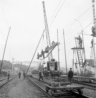 Fahrleitungsjochauswechslung in Küssnacht am Rigi (25.10.1951)